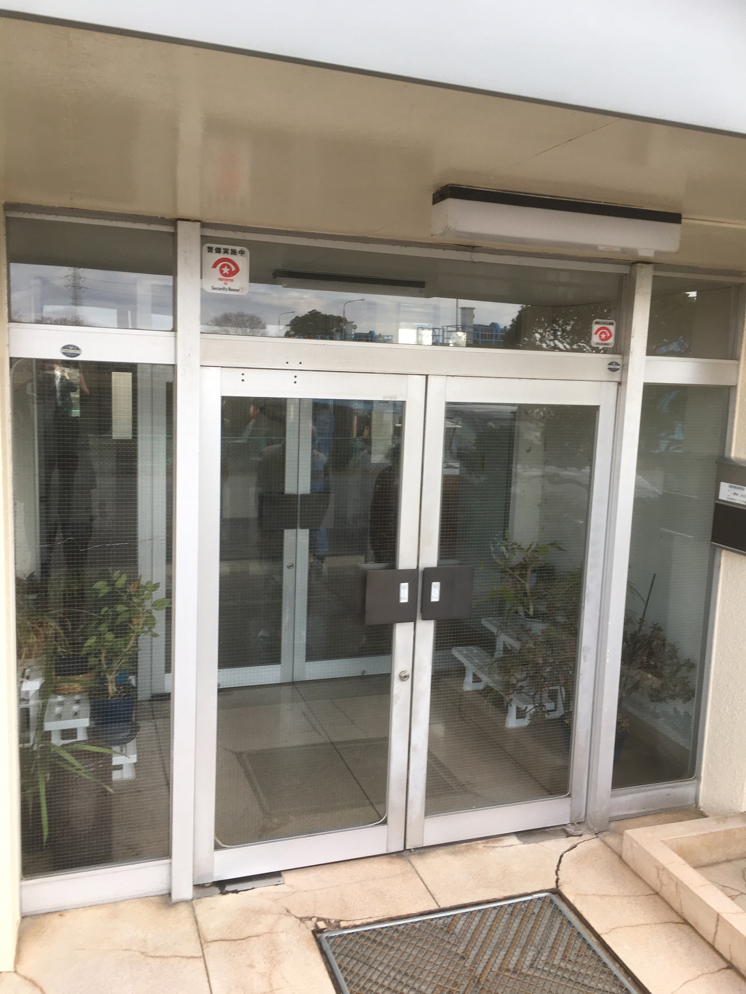 アルミフロント フロアヒンジドア YKKAP玄関ドア交換・リフォーム専門店 玄関ドア専科