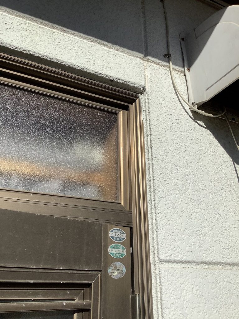 船橋市海神で新日軽コンポ―レ玄関ドアをリフォーム　白い斑点