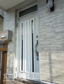 江東区北砂玄関ドアリフォーム　色が薄くなったトステムの玄関ドア
