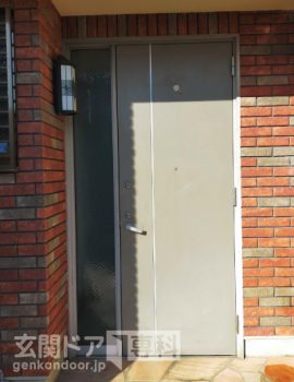 東京都国立市西玄関ドア　アパートのドアのような玄関