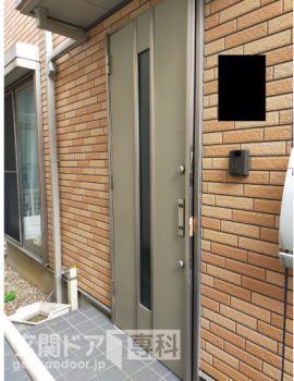 東京都品川区戸越玄関ドア　色が薄くなった古い玄関ドアを取り替えたい