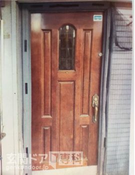 横浜市神奈川区玄関ドア　スナック入口の木製ドアを取替依頼