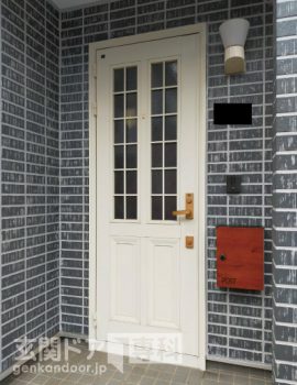 埼玉県川口市石神玄関ドア　トステムの白いドアを通風機能付きのドアへ交換　施工前