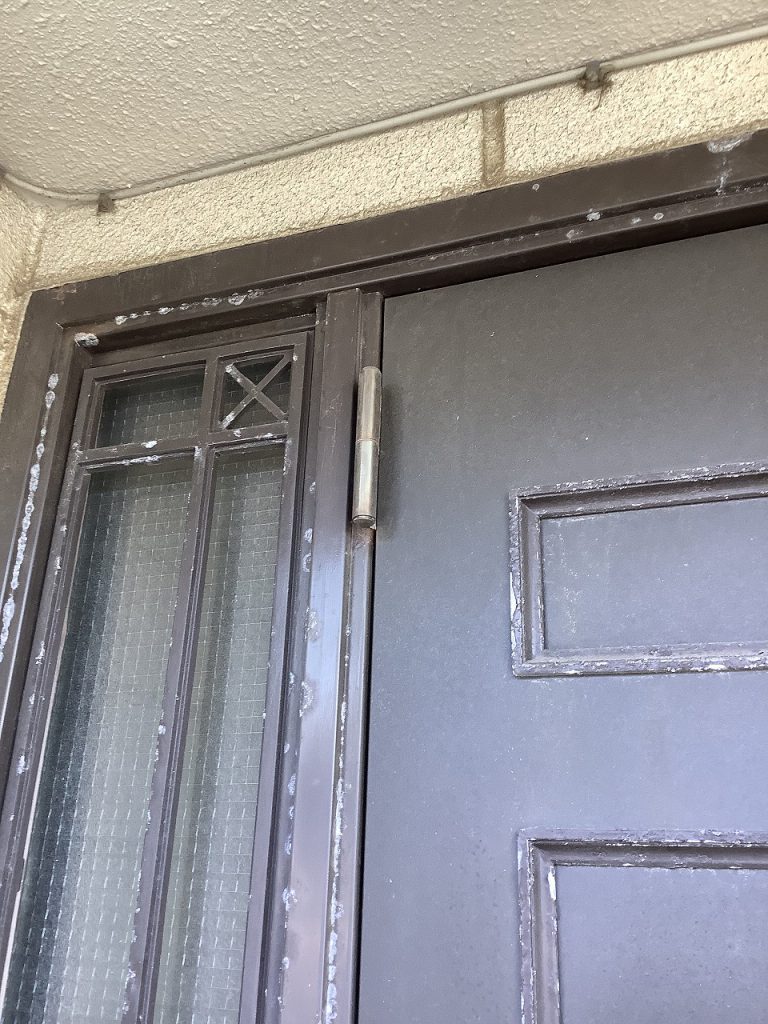 藤沢市辻堂で隙間風がひどい両袖のドアをドア部のみでカバ―工法　上枠