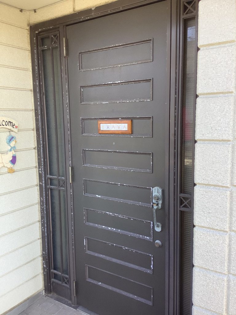 藤沢市辻堂で隙間風がひどい両袖のドアをドア部のみでカバ―工法　全体写真