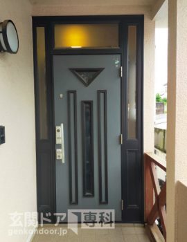 埼玉県さいたま市緑区馬場玄関ドア　細い両袖枠を親子ドアで交換