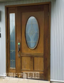千葉県鎌ケ谷市軽井沢玄関ドア　アンティーク調だけど古っぽい見た目のドア