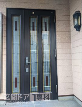 千葉県市原市辰巳台東玄関ドアチェンジ　ブラックが色落ちして白っぽくなった玄関ドア