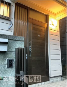 神奈川県横浜市磯子区玄関ドアチェンジ　部品が劣化してきたアルミのドア　施工前