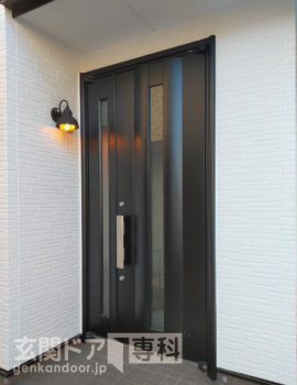 東京都府中市分梅町玄関ドア　外壁工事・外構工事後に玄関ドアも交換　施工前