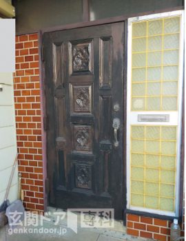 神奈川県平塚市南豊田玄関ドア　自己流に組み合わせた改造玄関ドア