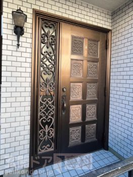 練馬区大泉町の玄関ドアリフォーム。古っぽいドア