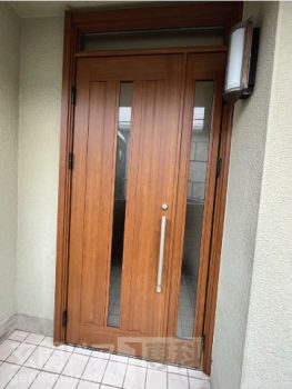 浦安市玄関ドアリフォーム　施工後のキャラメルチーク色
