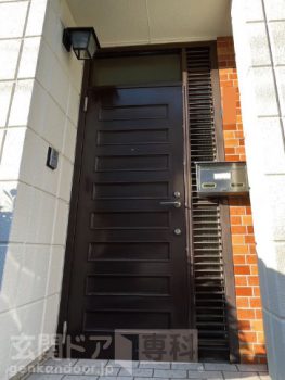横浜市南区別で玄関ドアリフォーム　色褪せた木製ドア