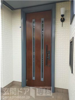 横浜市金沢区片吹で玄関ドアリフォーム　積水ハウスの古いドア