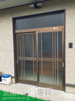 木更津市田川で玄関引戸の交換工事　ガラス面が大きく防犯性の悪い扉
