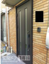 東京都品川区戸越玄関ドア　色合いもガラッと変えてびしっとした黒色ドア