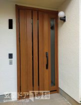 埼玉県越谷市袋山玄関ドア　YKKAPのキャラメールチーク色のC05N