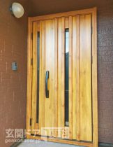 銚子市春日町玄関ドア取替　見た目は木製っぽいけど実はアルミの玄関ドア　施工後
